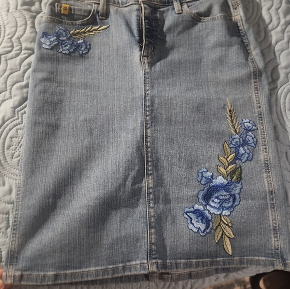 Yoga jeans knee length denim skirt - Picture 4 of 6